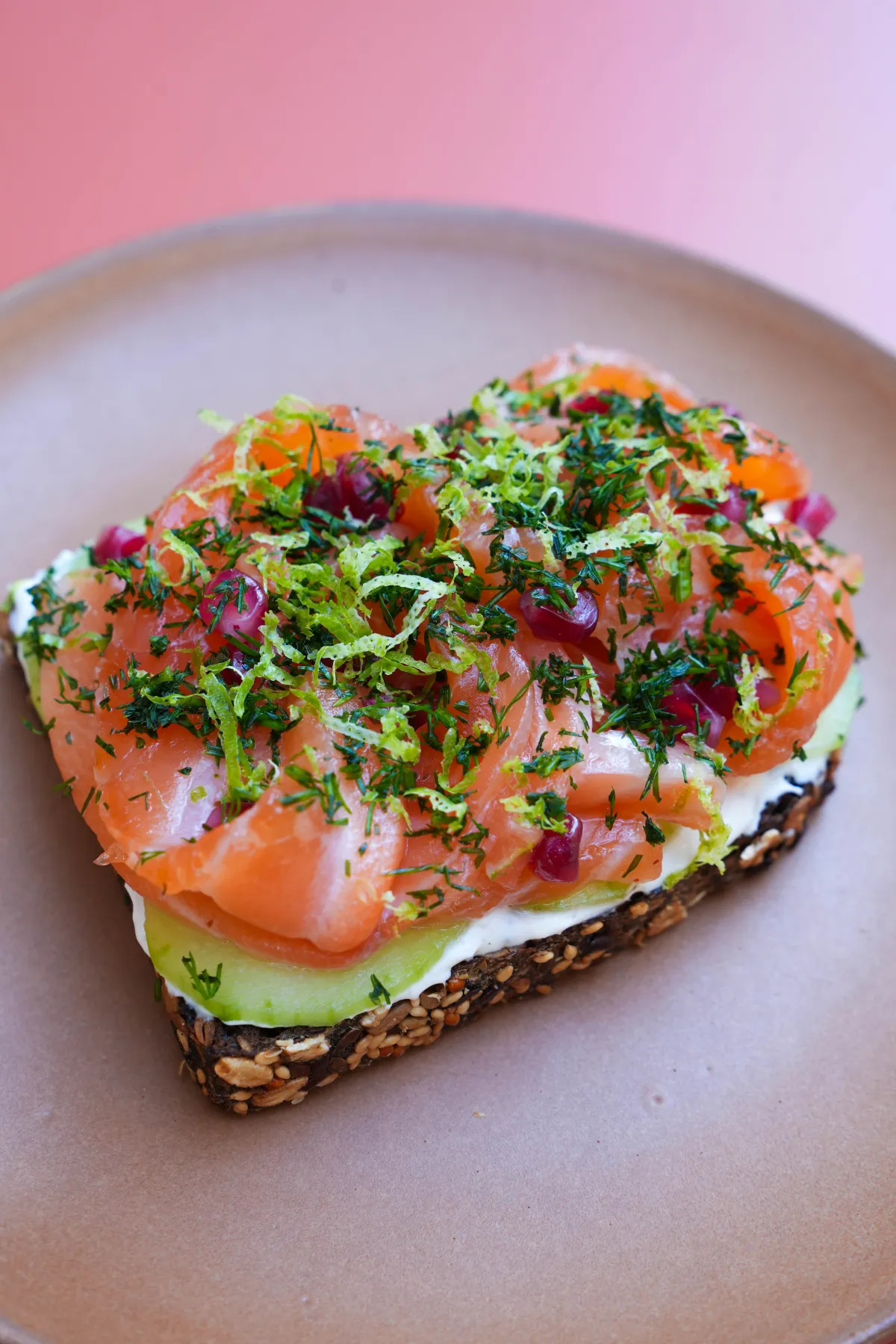 Smorrebrod saumon gravlax